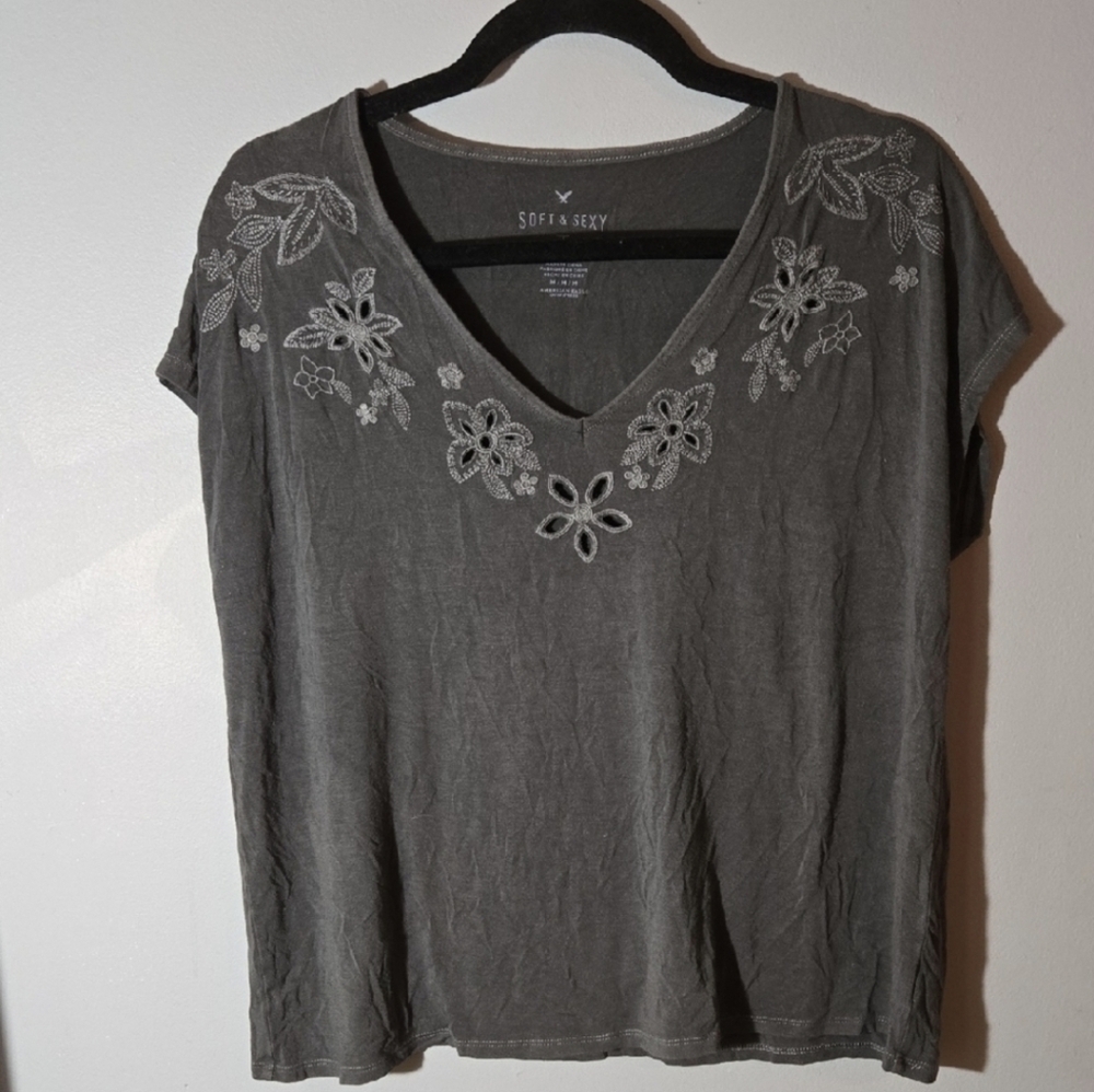 Medium American Eagle Soft & Sexy Embroidery V-Neck Tee Boho Festival Casual - Picture 1 of 4